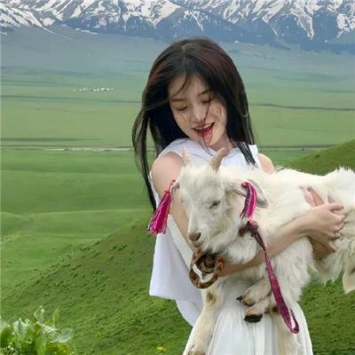 云雾笼罩的山峰